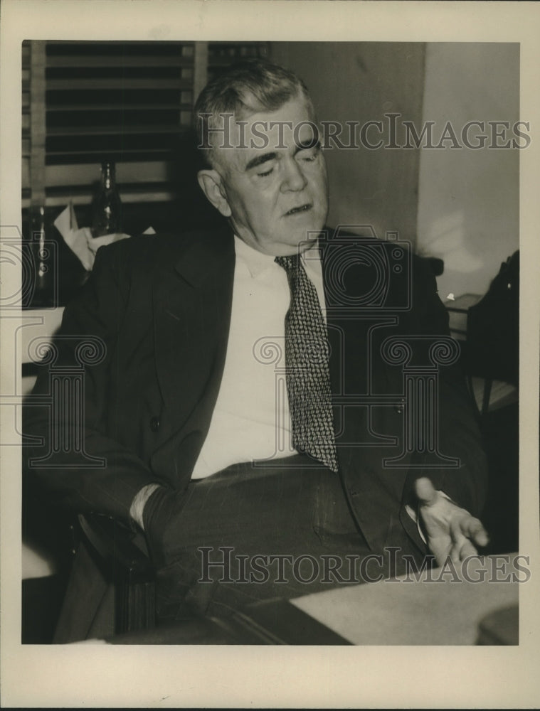 1945 Press Photo Dr. W. B. Habcher- Historic Images