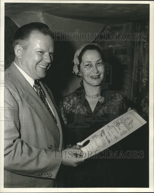 1953 Press Photo Commissioner Clasen presents certificate to Dr. Freund- Historic Images