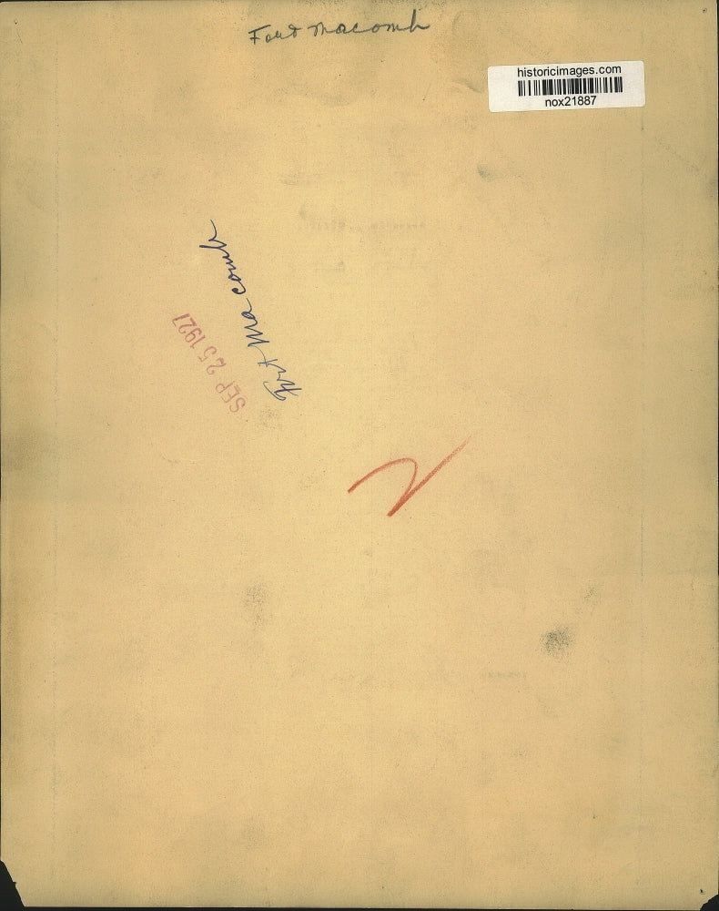 1972 Press Photo Boaters row past Fort Macomb - nox21887