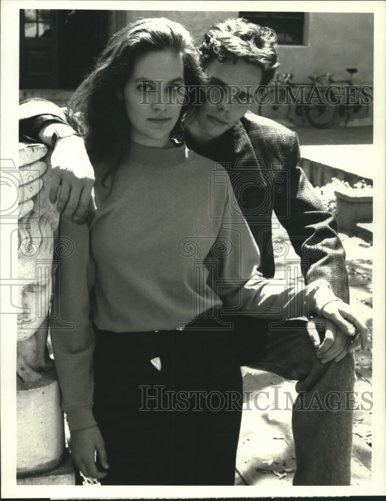 1989 Press Photo Annabeth Gish &amp; Kevin Dillon star in &quot;When He&#39;s Not A Stranger&quot;