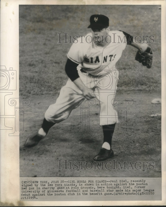 1954 Press Photo New York Giants Paul Giel pitches at Polo Grounds' Charity game