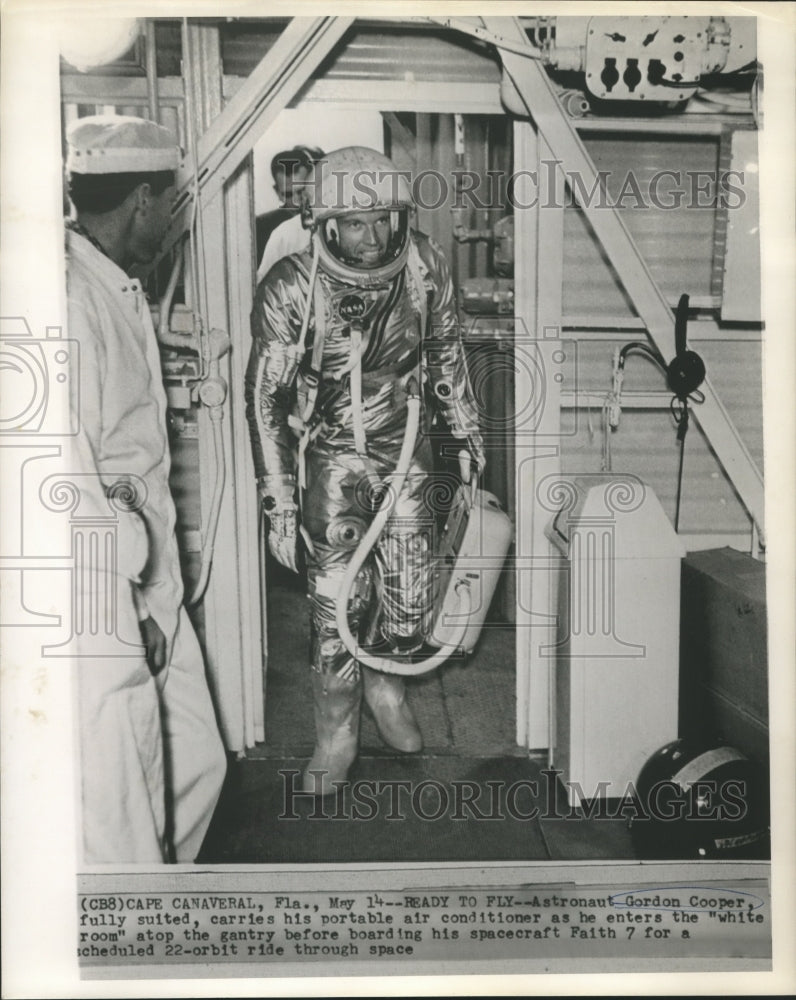 1963 Press Photo Astronaut Gordon Cooper with portable air conditioner