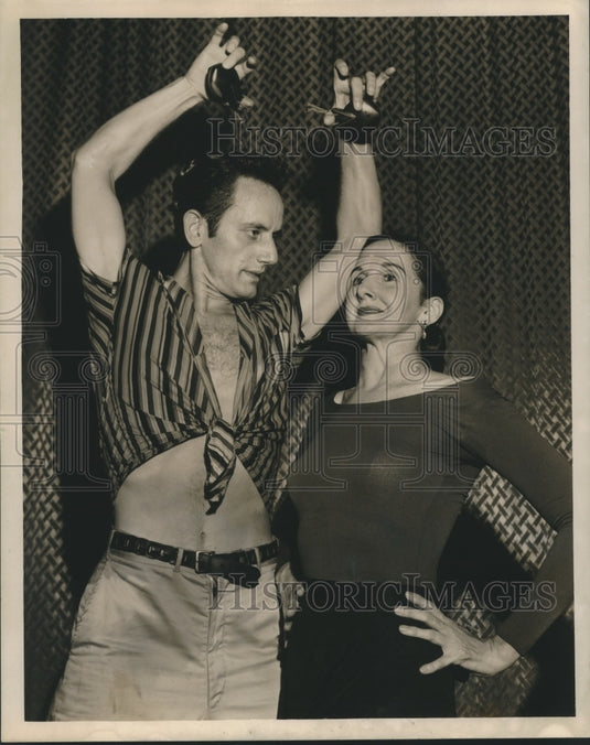 Press Photo Carola Goya and Matteo performs at Crescent City Concert - nox22065