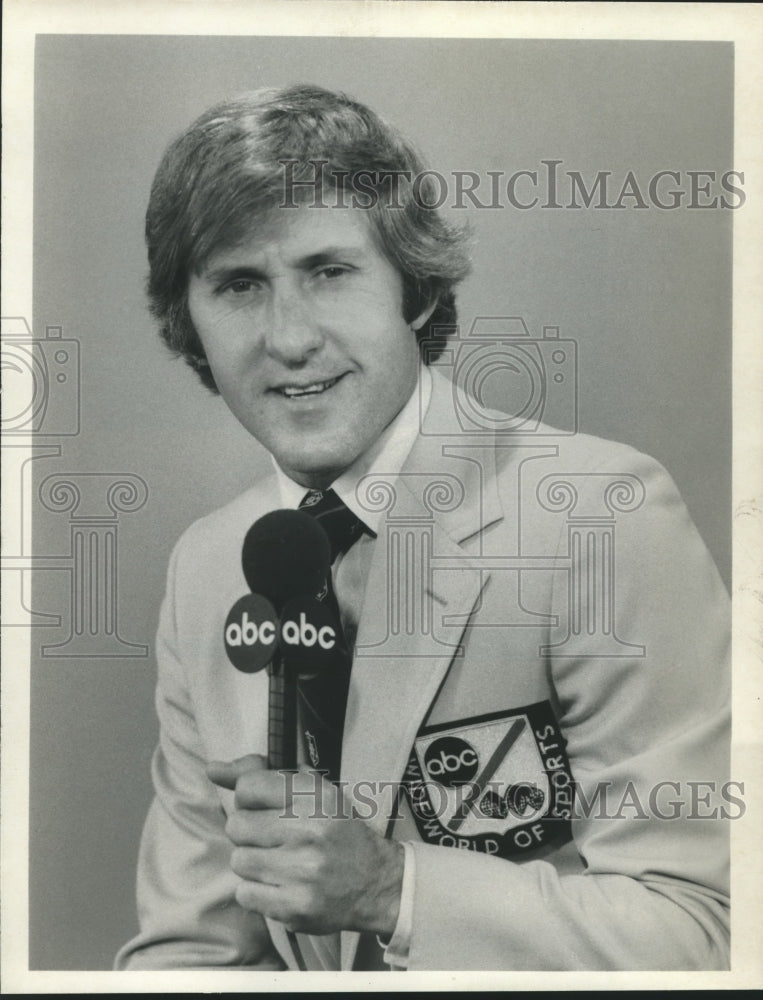 Load image into Gallery viewer, 1979 Press Photo Fran Tarkenton, commentator for "Monday Night Football."
