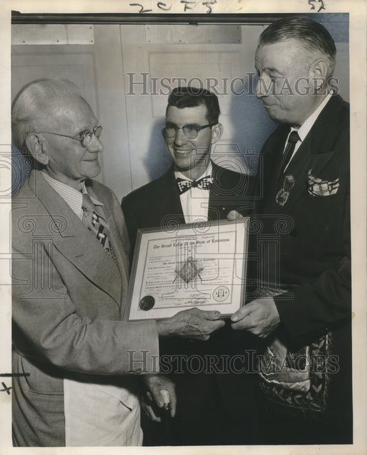 1955 Press Photo Hermitage Lodge Masons present membership degree to Frank Evans