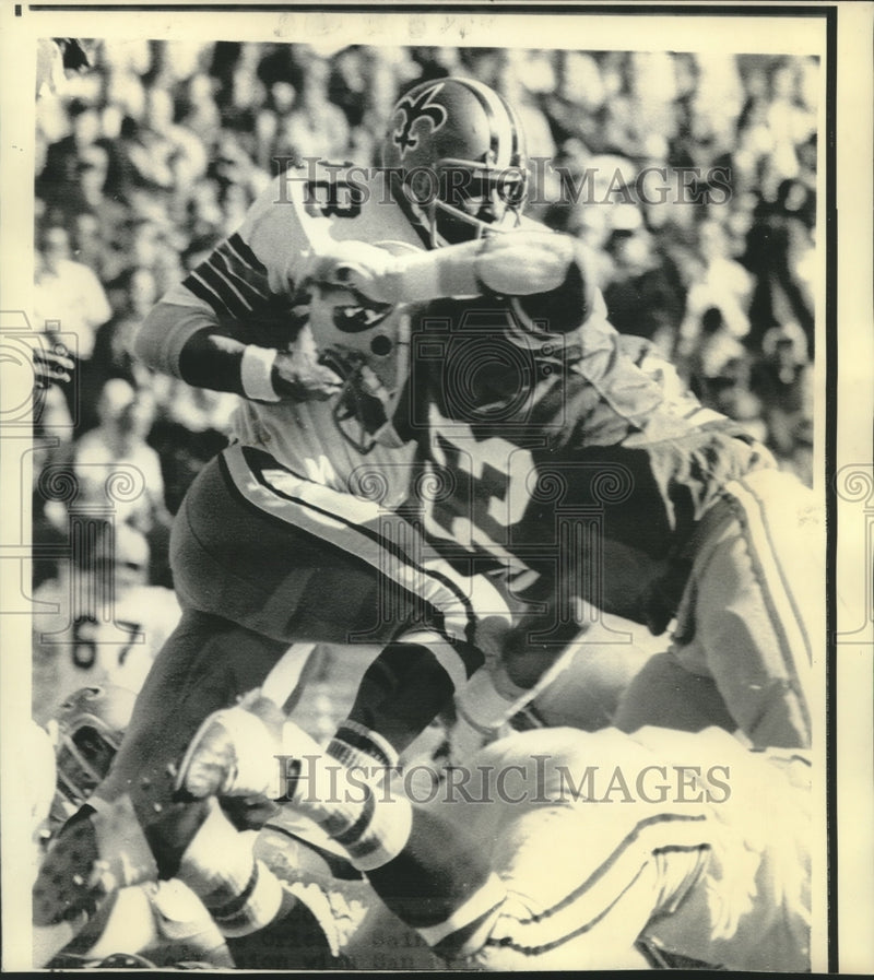 Load image into Gallery viewer, 1971 Press Photo Football Players Jim Ford, Tommy Hart in game, Candlestick Park
