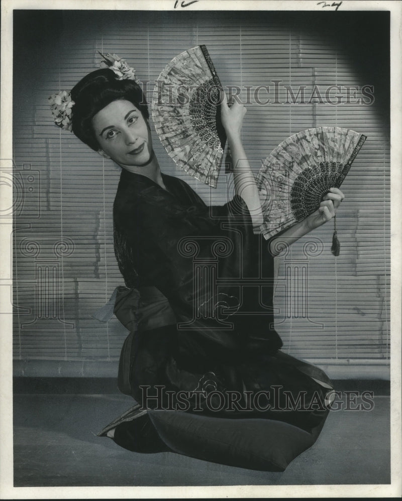 Load image into Gallery viewer, 1958 Press Photo Jeanne Fernandez stars in "Teahouse of the August Moon."
