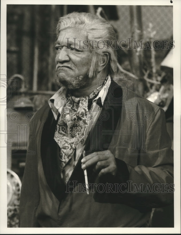 1976 Press Photo Redd Foxx in fancy duds, "Sanford and Son" - nox22183