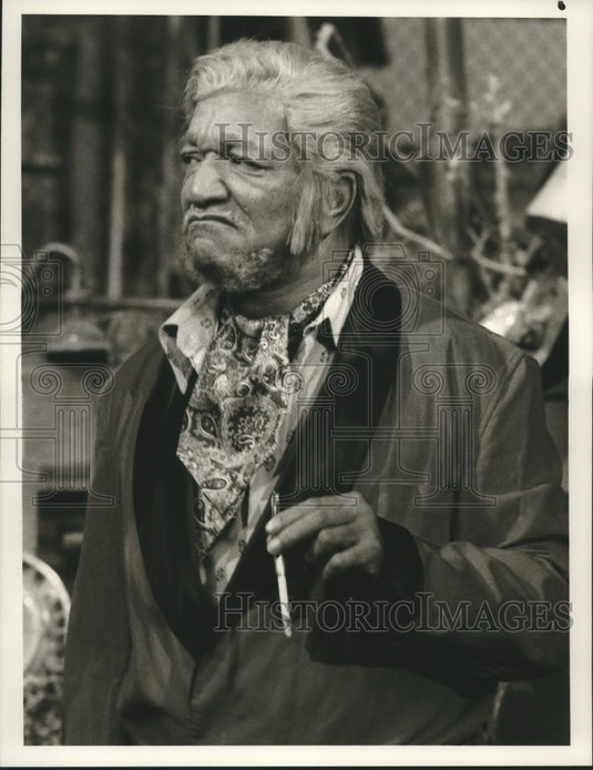 1976 Press Photo Redd Foxx in fancy duds, "Sanford and Son" - nox22183