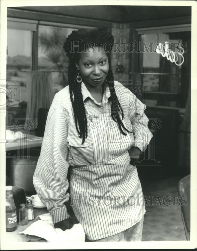 1990 Press Photo Whoopi Goldberg stars on CBS' "Bagdad Cafe." - nox22191