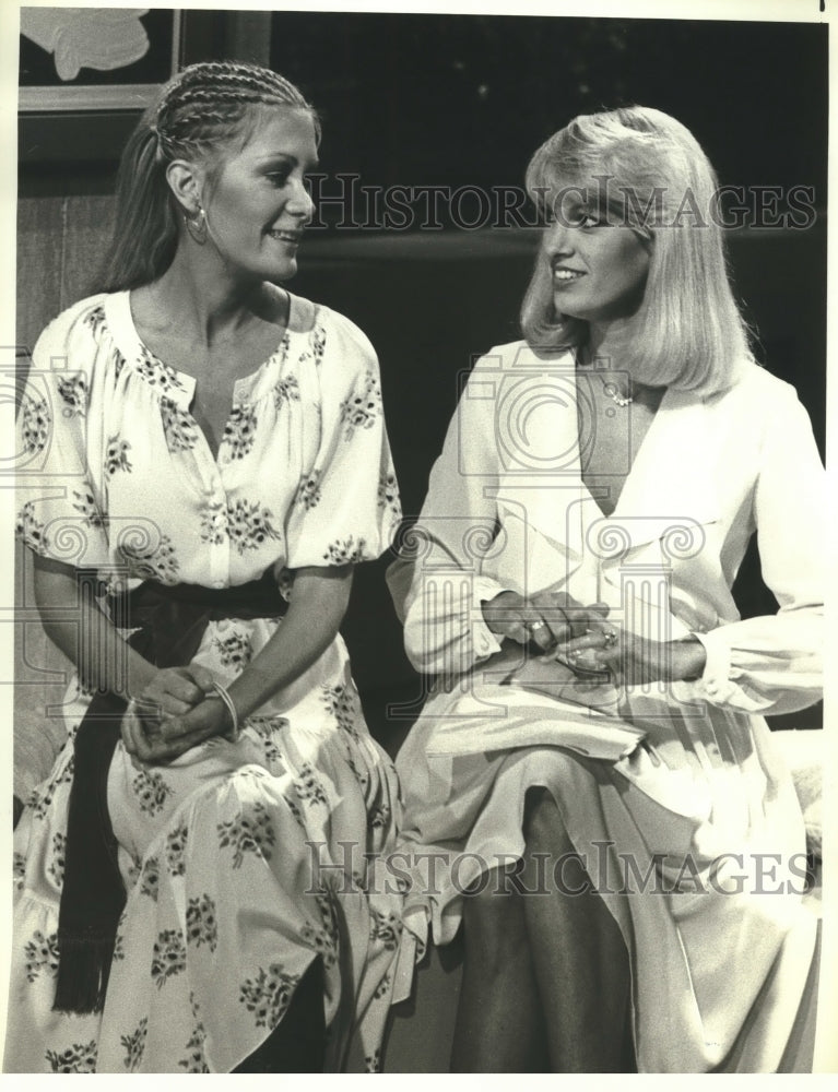 Press Photo Cyndy Garvey interviews Joan Van Ark on &quot;Games People Play,&quot; on NBC