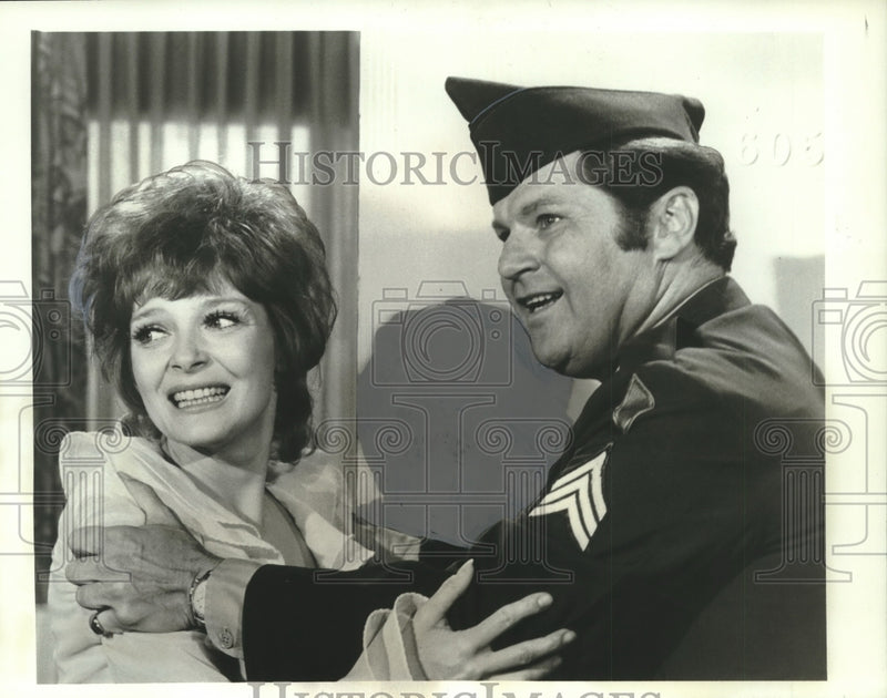 Load image into Gallery viewer, 1971 Press Photo Anita Gillette and Bob Hastings in "Love, American Style" ABC
