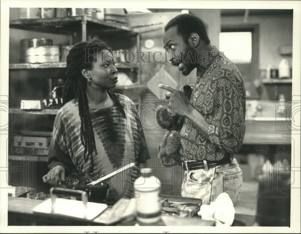 1990 Press Photo Actors Whoopi Goldbert and Cleavon Little in Bagdad Cafe on CBS