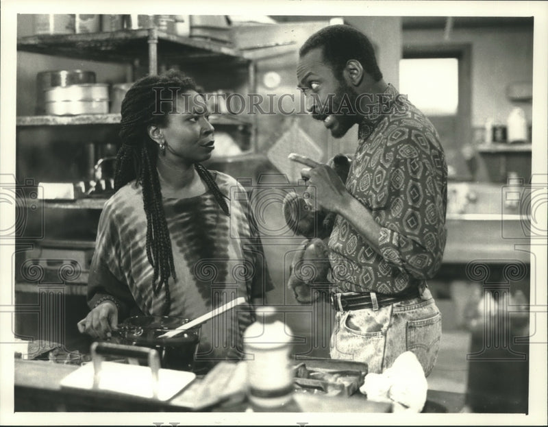 Load image into Gallery viewer, 1990 Press Photo Actors Whoopi Goldbert and Cleavon Little in Bagdad Cafe on CBS

