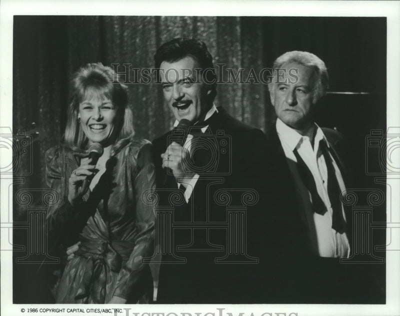 Load image into Gallery viewer, 1986 Press Photo Robert Goulet guest stars, "Mr. Belvedere" - nox22599
