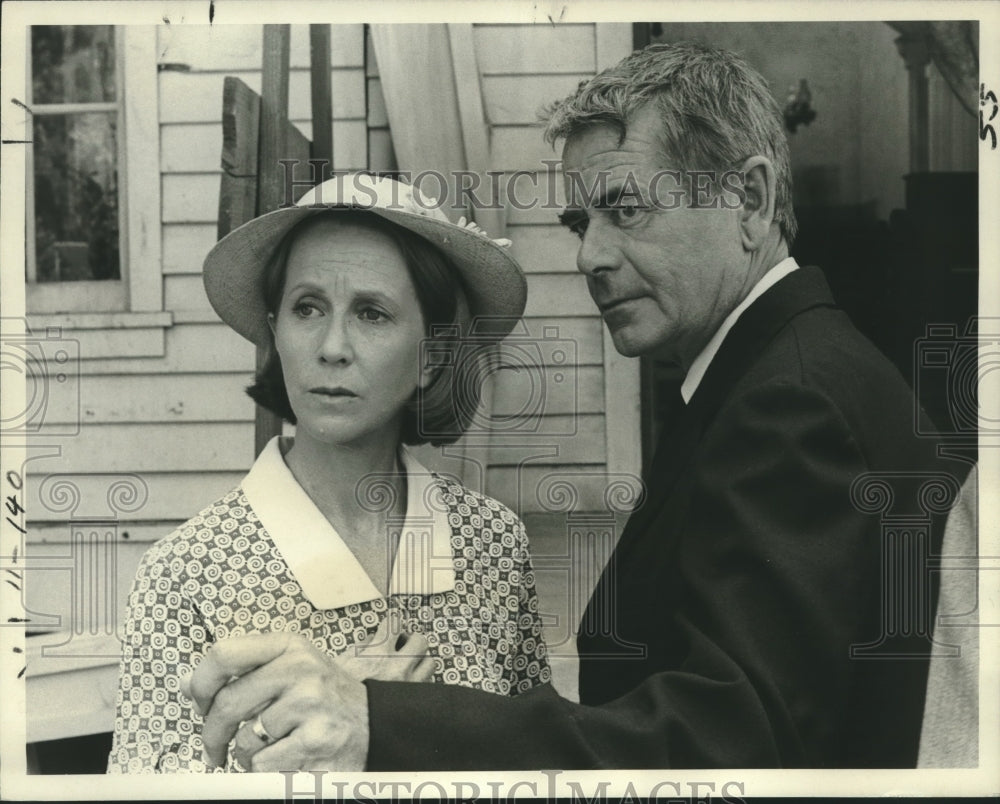 1977 Press Photo Actors Julie Harris, Glenn Ford in "The Family Holvak" on CBS