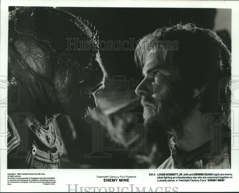Load image into Gallery viewer, 1986 Press Photo Actors Louis Gossett, Jr., Dennis Quaid in "Enemy Mine" Movie
