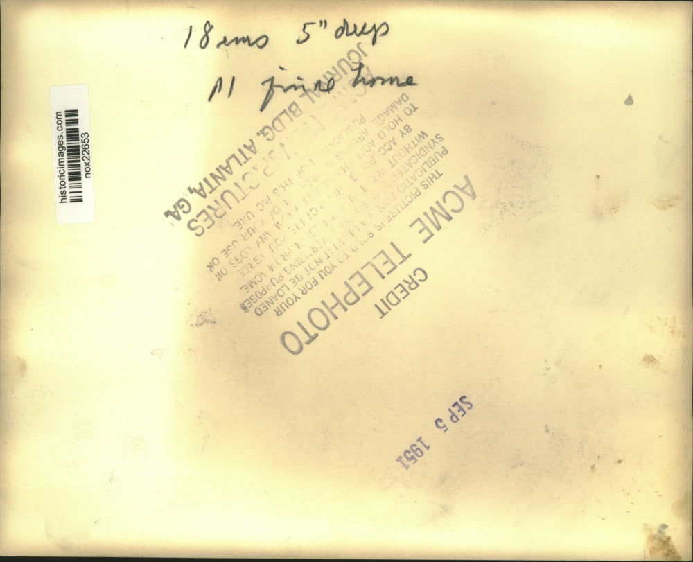 1951 Press Photo Presidential Adviser and Mrs. W. Averell Harriman at Airport