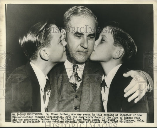 1950 Press Photo W. Elmer Harbor with grandsons Haber and David Lampl