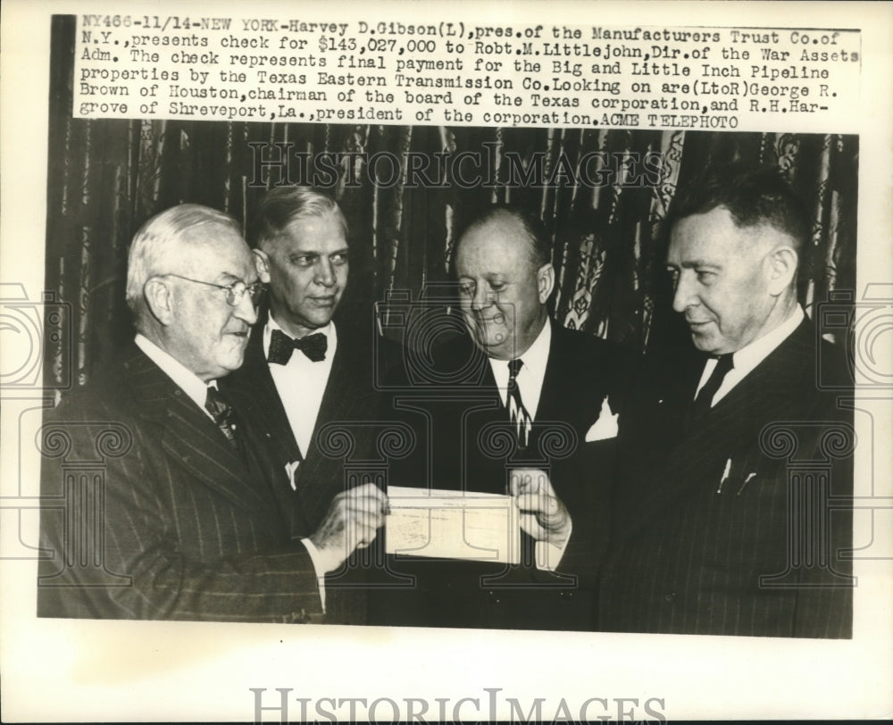 1947 Press Photo Harvey D. Gibson presents check to Robert M. Littlejohn, Others- Historic Images