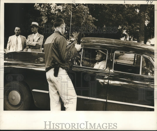 1954 Press Photo FBI surround suspect in Illinois armed robbery in New Orleans