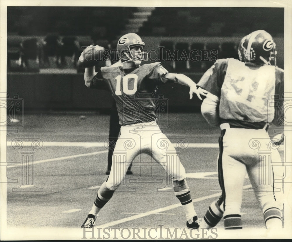 1977 Press Photo Football Player Ray Goff of Georgia, Quarterback in Game- Historic Images