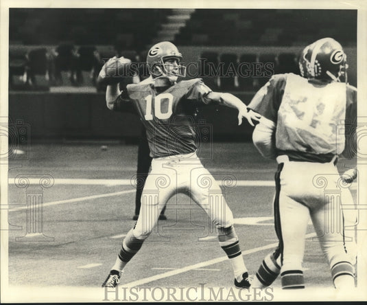 1977 Press Photo Football Player Ray Goff of Georgia, Quarterback in Game- Historic Images