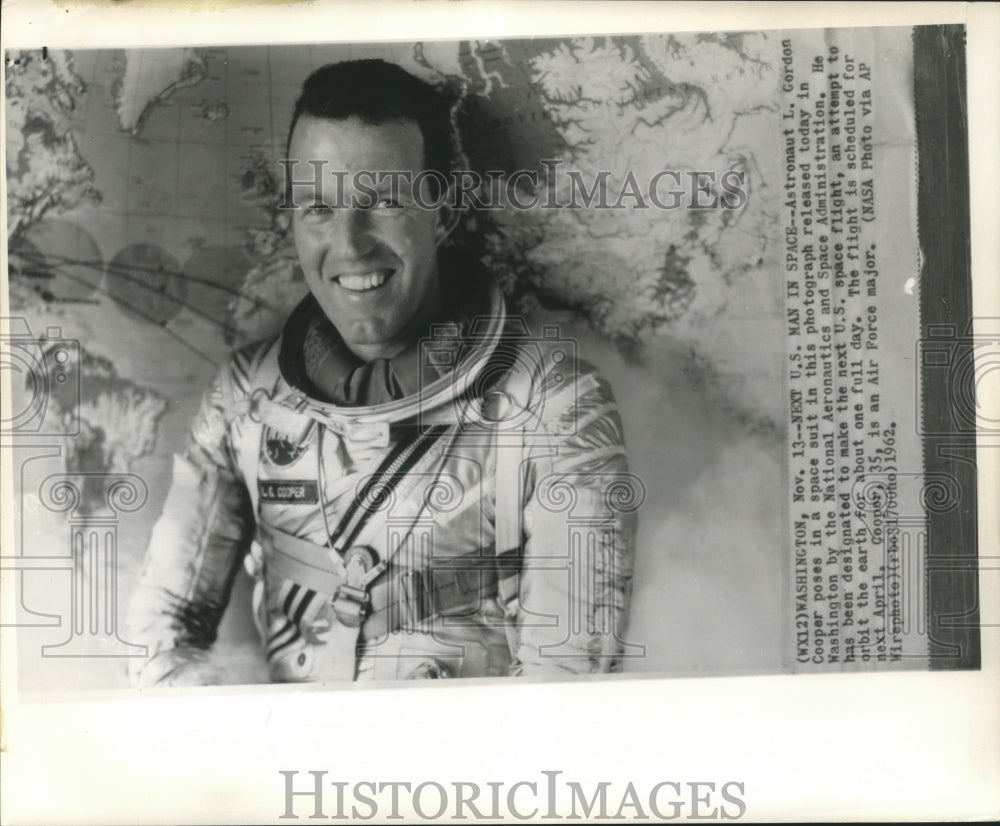 1962 Press Photo Astronaut L. Gordon Cooper poses in a space suit - nox22799