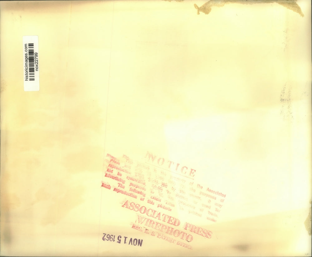 1962 Press Photo Astronaut L. Gordon Cooper poses in a space suit - nox22799