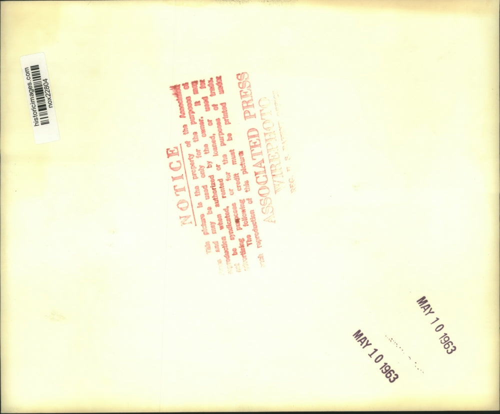 1963 Press Photo Astronaut Gordon Cooper looks out of his space helmet