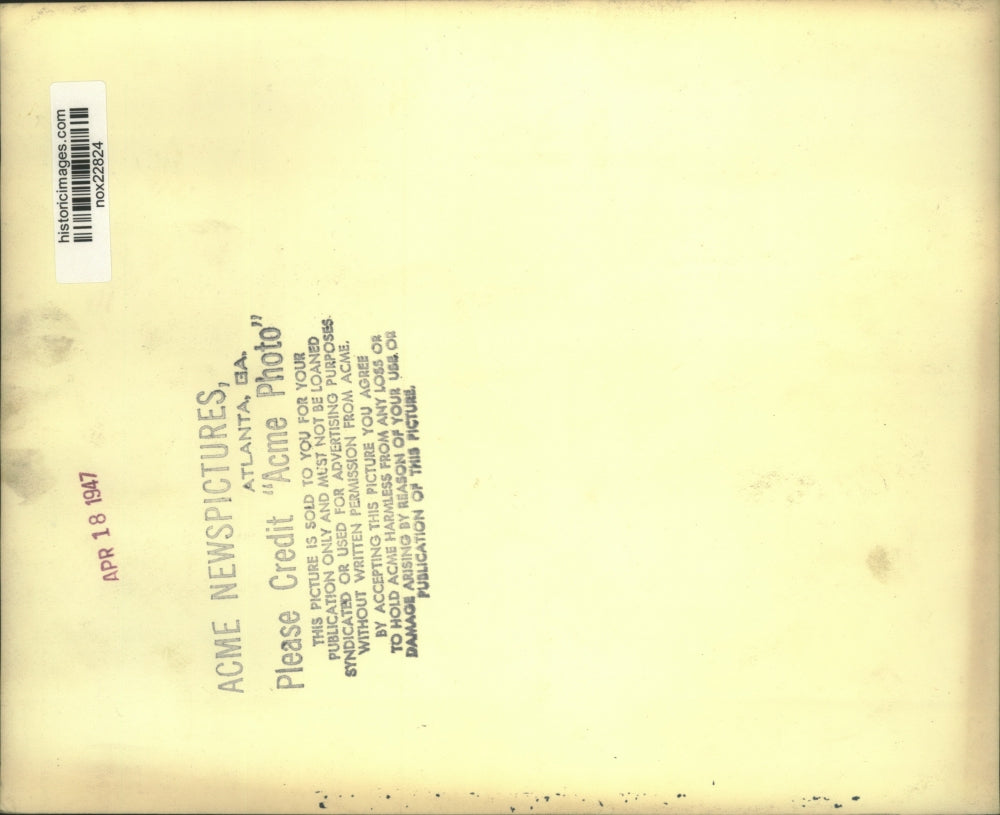 1947 Press Photo Dock across from explosion and Grain Elevator continues to burn