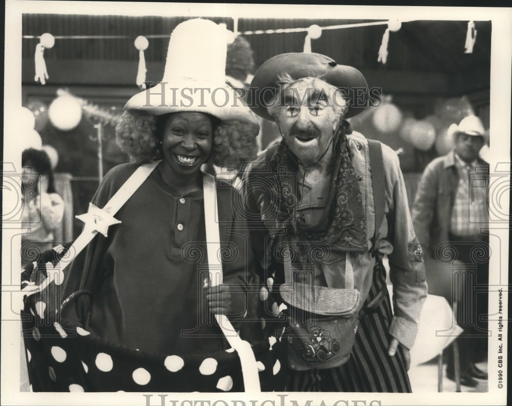 1990 Press Photo Whoopi Goldberg and Jeff Corey, &quot;Bagdad Cafe&quot; - nox22878- Historic Images