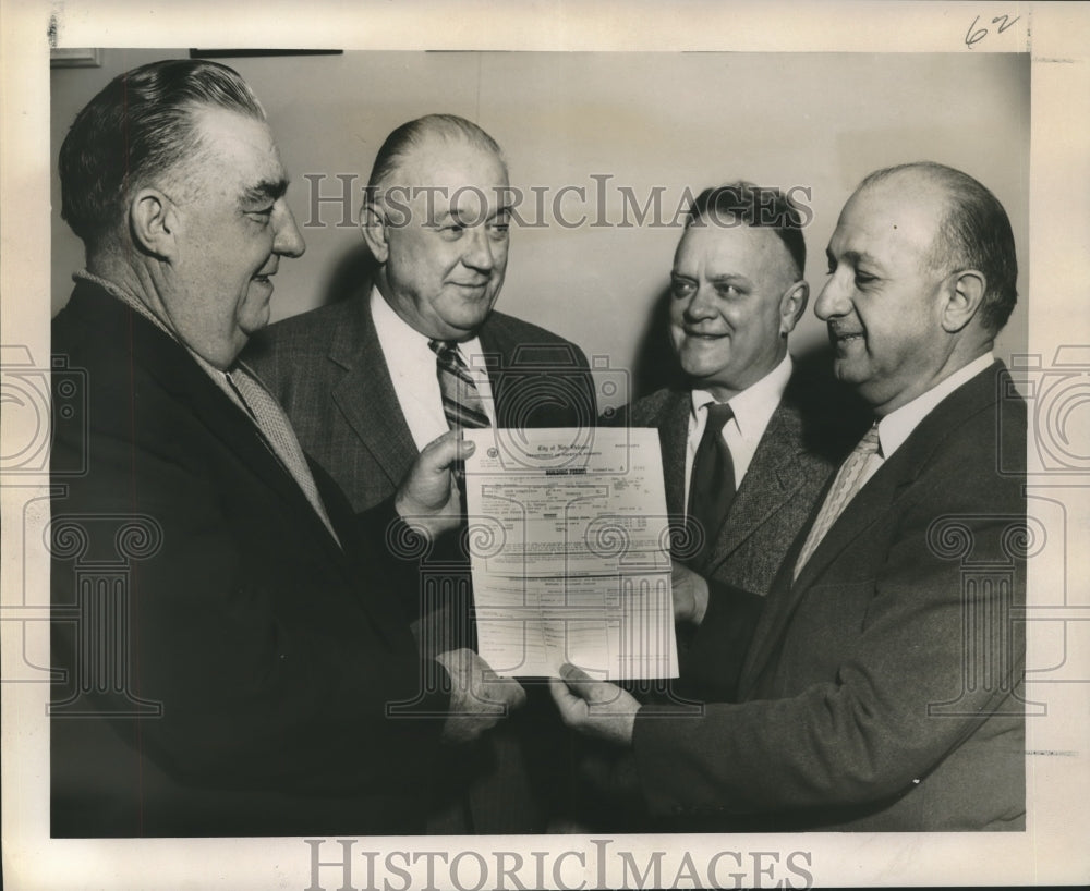 1958 Press Photo Builder Gets Permit for Construction from City, New Orleans