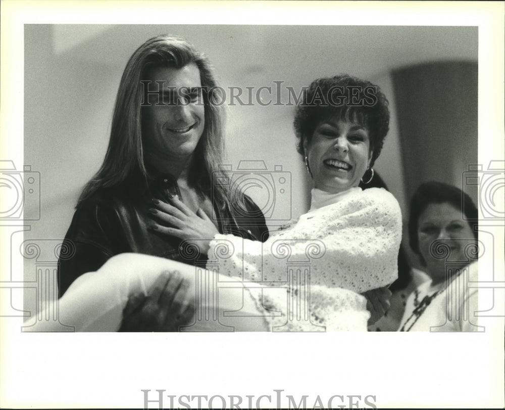 1994 Press Photo Jennifer Hickey is smiles in the arts of Fabio at event