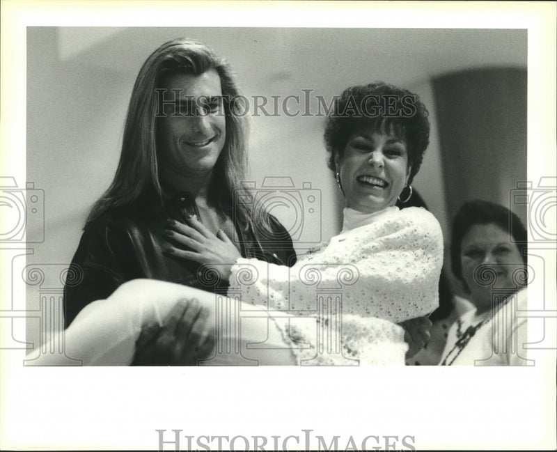 Load image into Gallery viewer, 1994 Press Photo Jennifer Hickey is smiles in the arts of Fabio at event
