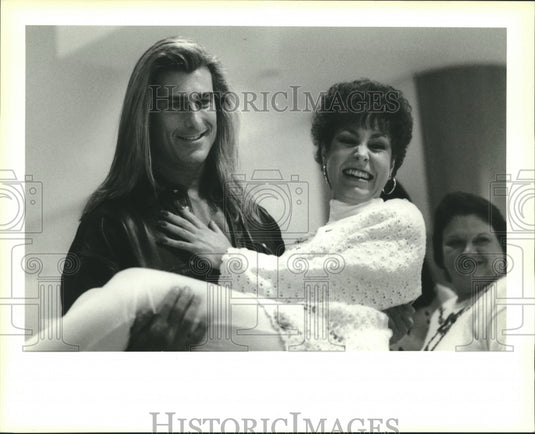 1994 Press Photo Jennifer Hickey is smiles in the arts of Fabio at event