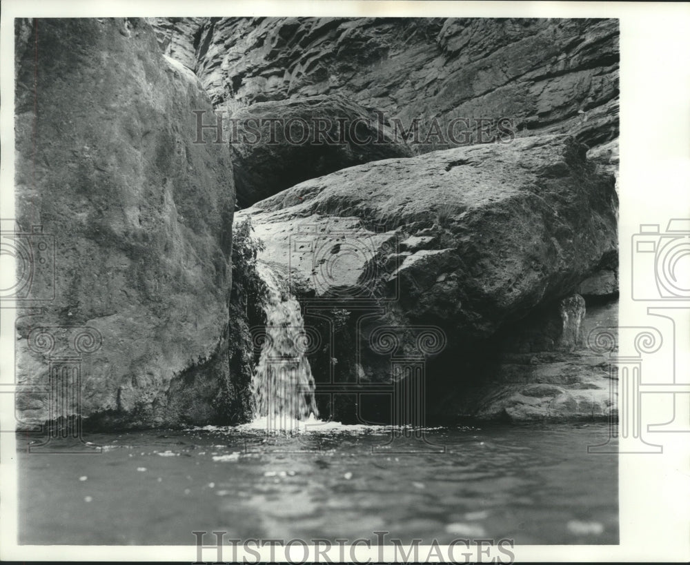 1974 Press Photo Grand Canyon, Arizona, waterfall at the bottom - nox22996
