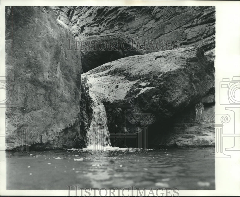 Load image into Gallery viewer, 1974 Press Photo Grand Canyon, Arizona, waterfall at the bottom - nox22996
