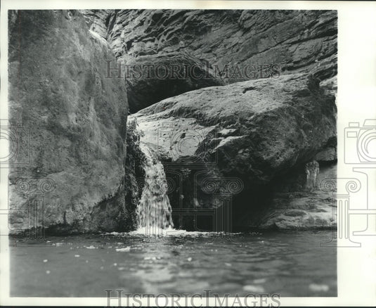 1974 Press Photo Grand Canyon, Arizona, waterfall at the bottom - nox22996