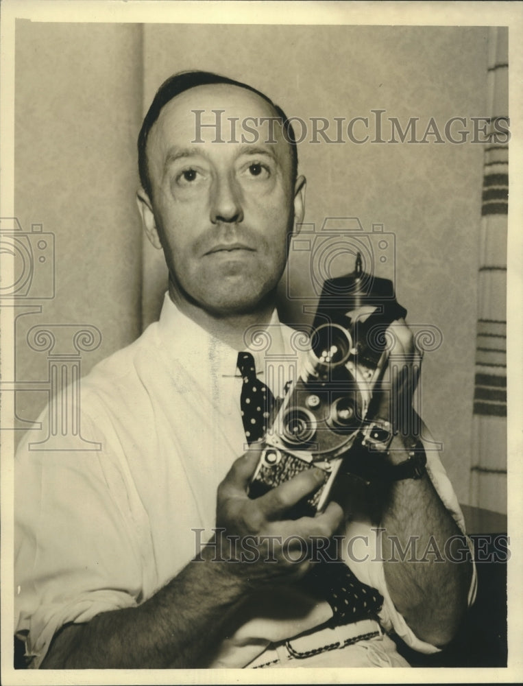 Load image into Gallery viewer, Press Photo Consul General of Chile Carlos Grant - nox23044
