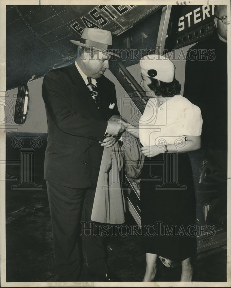 Load image into Gallery viewer, 1952 Press Photo Texas Agriculture Commissioner, Birmingham, Alabama Mayor
