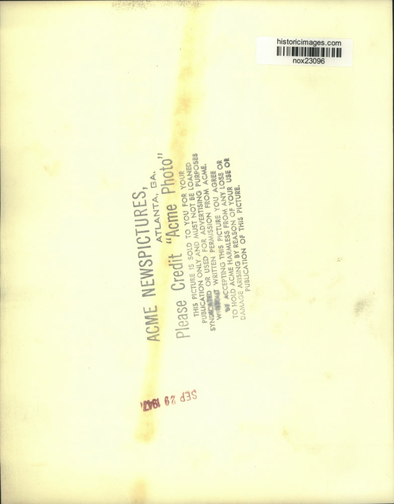 1947 Press Photo Author Fitzhugh Green Interviewed in New Haven Court