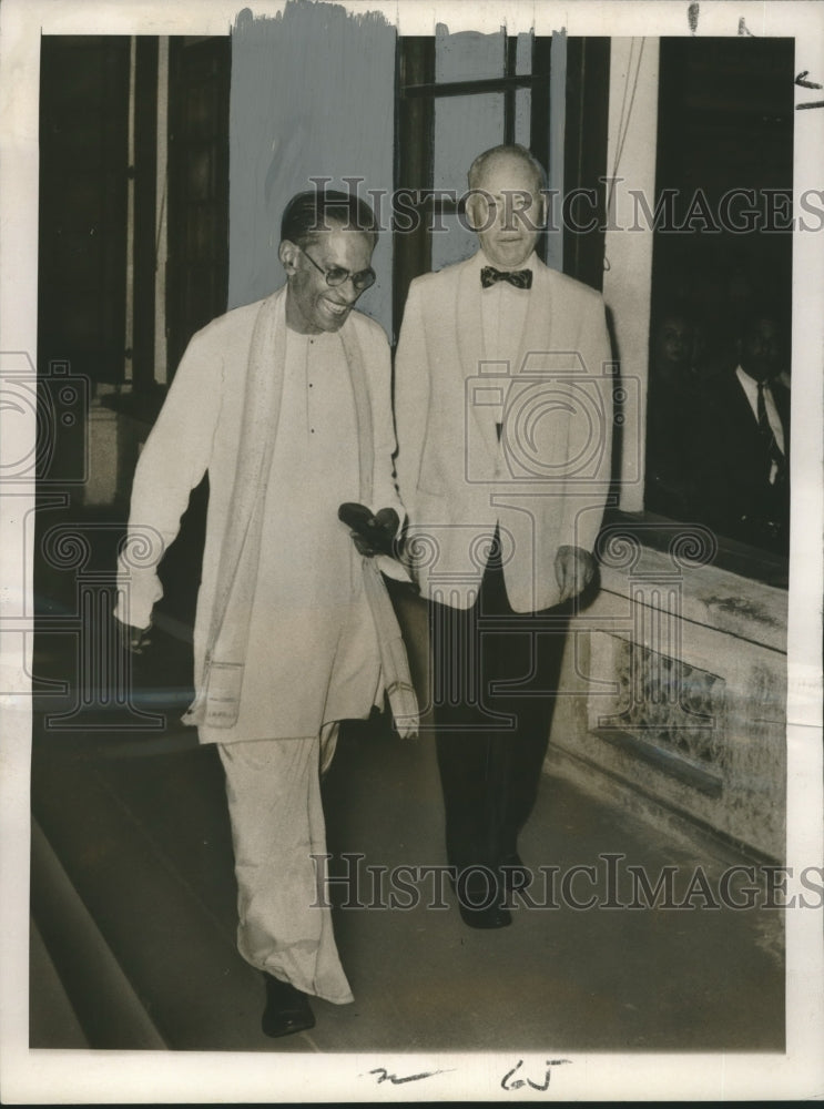 Load image into Gallery viewer, 1958 Press Photo Ambassador Maxwell H. Gluck and Prime Minister Bandarnaike
