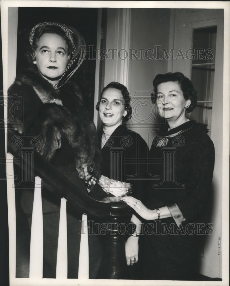 1956 Press Photo Mrs. John Fitzhugh, Mrs. John Smallpage, Mrs. George Healy, Jr.