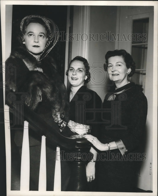 1956 Press Photo Mrs. John Fitzhugh, Mrs. John Smallpage, Mrs. George Healy, Jr.