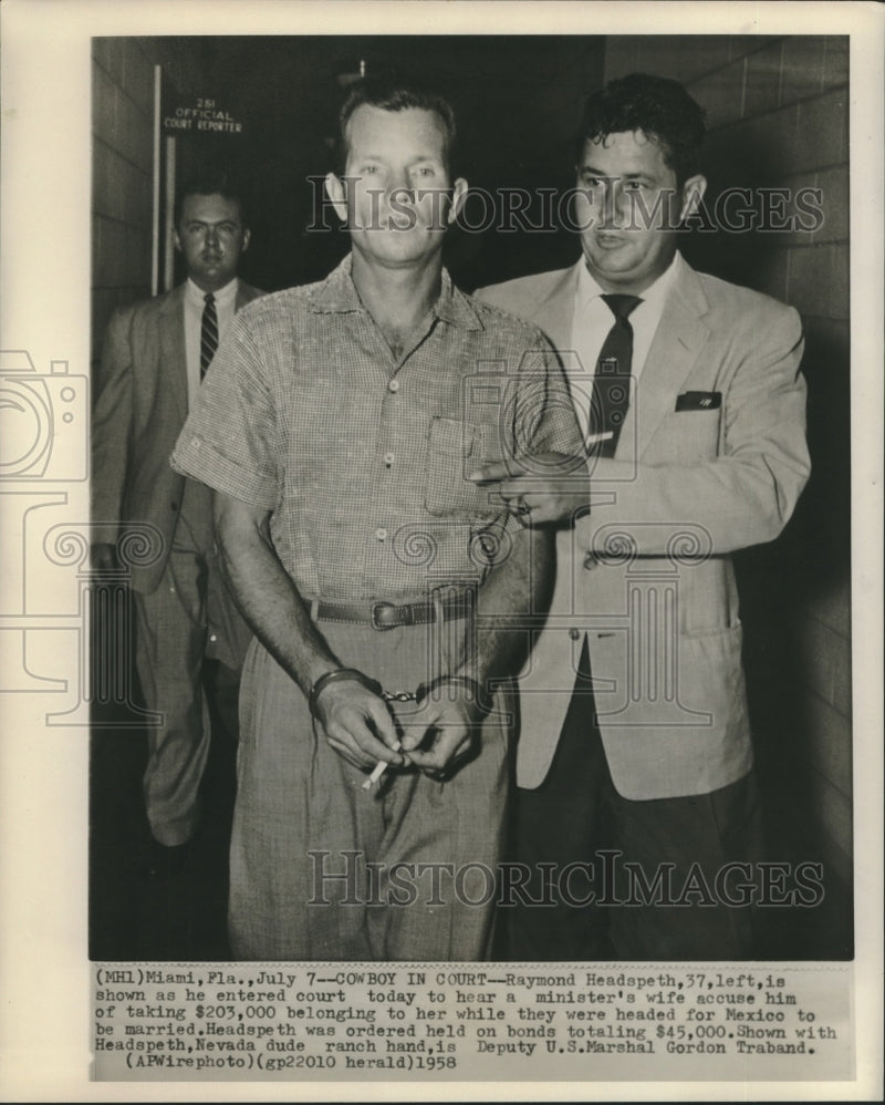 Load image into Gallery viewer, 1958 Press Photo U.S. Marshal Gordon Traband with Raymond Headspeth in court
