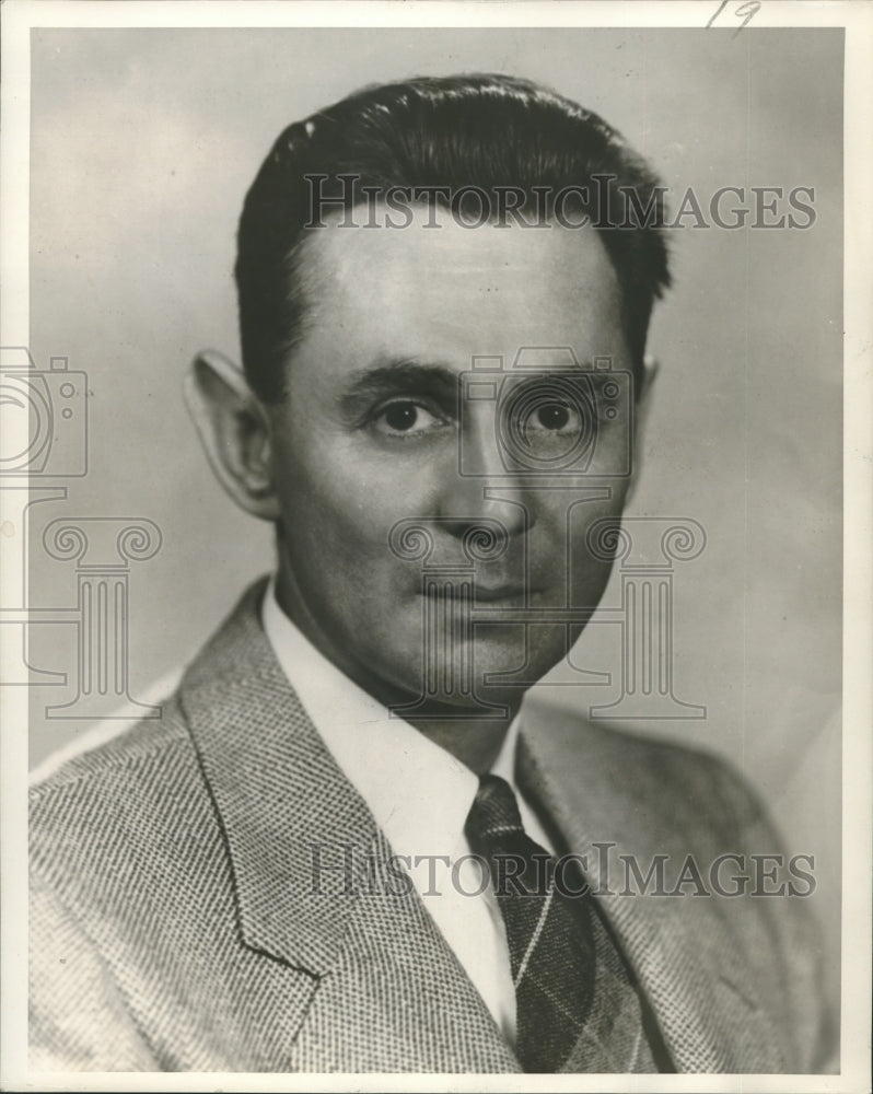 1956 Press Photo Dr. Gerald Gordon, Industrial Psychiatrist with duPont Company
