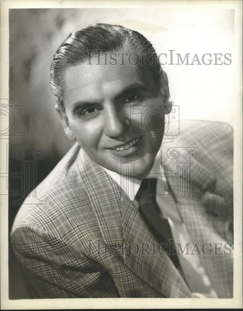 1952 Press Photo Bob Hawk in &quot;Bob Hawk Show&quot; airing on CBS Radio - nox23436- Historic Images