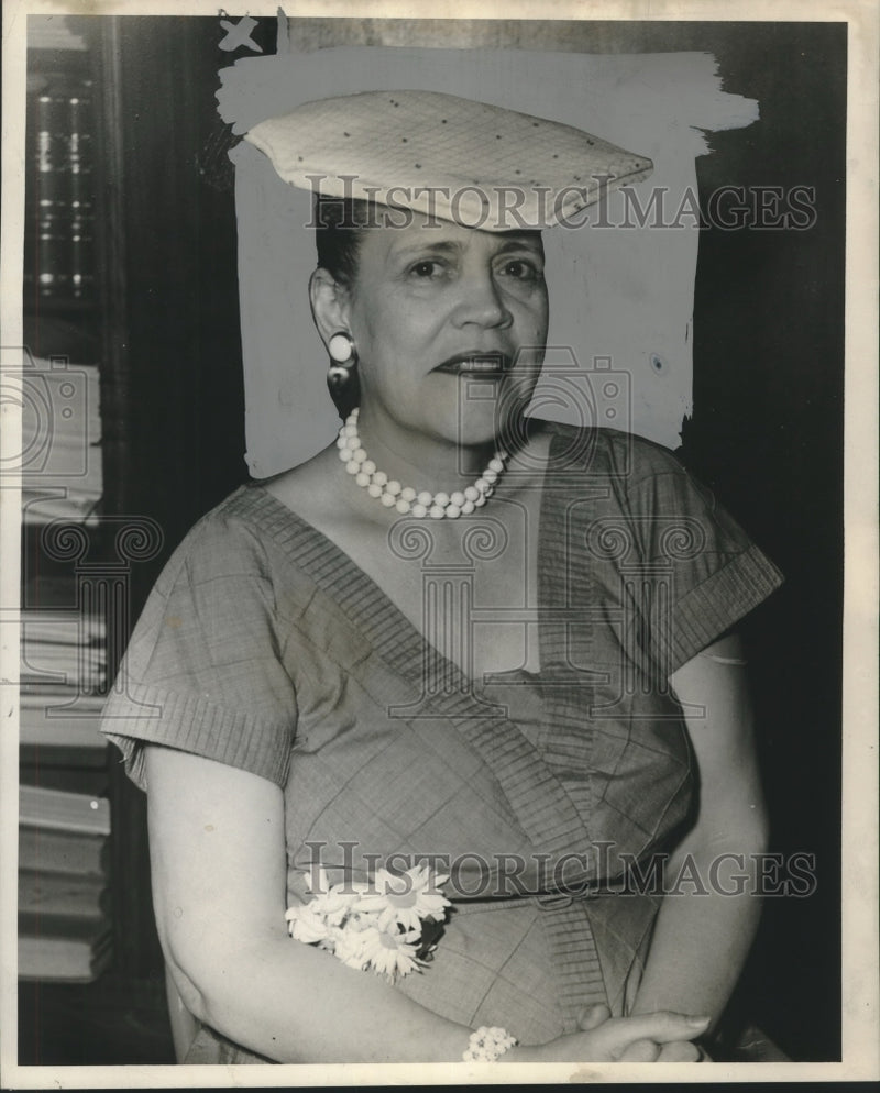 Load image into Gallery viewer, 1954 Press Photo Mrs. John L. Hermann, Eye, Ear, Nose, Throat Hospital Auxiliary
