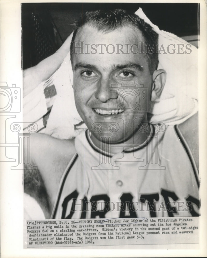 Load image into Gallery viewer, 1961 Press Photo Pitcher Joe Gibbon of the Pittsburgh Pirates Baseball team
